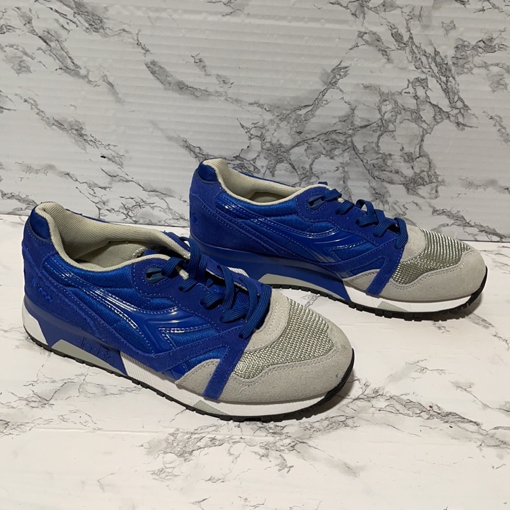 MENS 7.5 NEW DIADORA N9000 SNEAKERS
BLUE AND GREY WITH A LITTLE WHITE